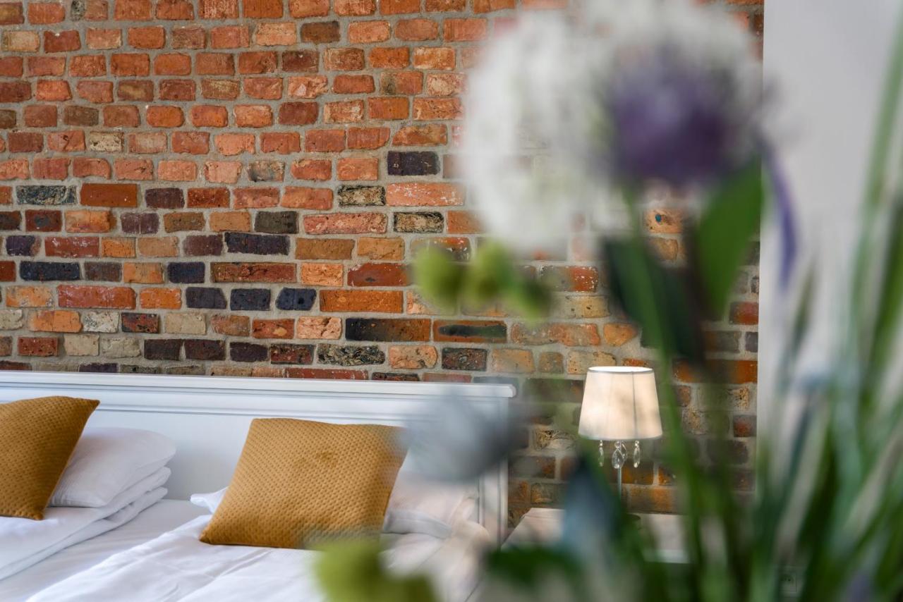Apartment Modish Studio Old Town By Renters Poznan